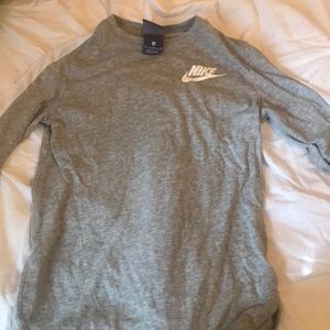 nike long-sleeved t-shirt